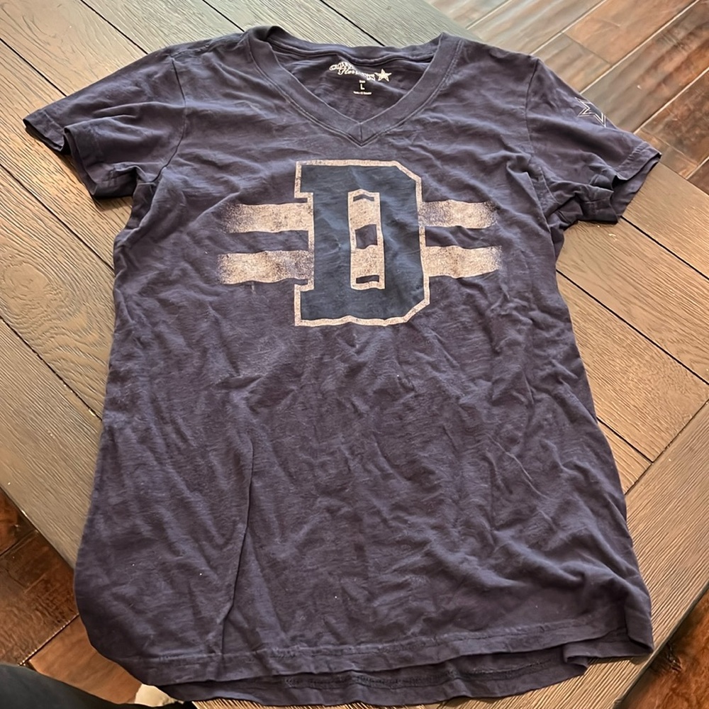 Dallas Cowboys D shirt size large